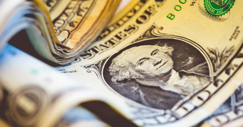 Dollaro più forte: e però l'oro resta a livelli record