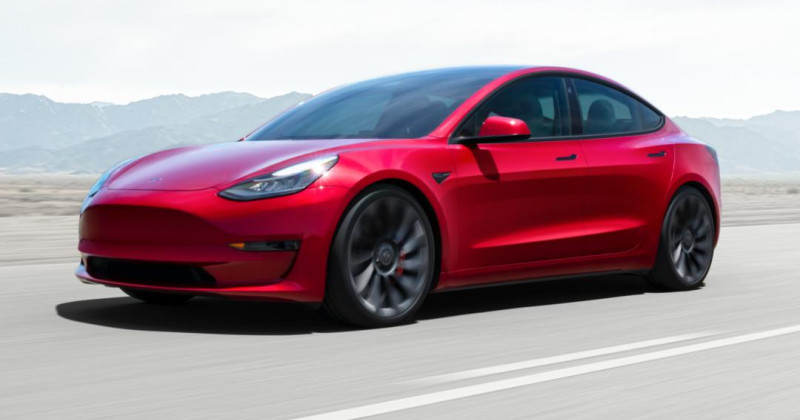 Tesla, il titolo in borsa dell'azienda di Elon Musk crolla dopo i dati sulla trimestrale